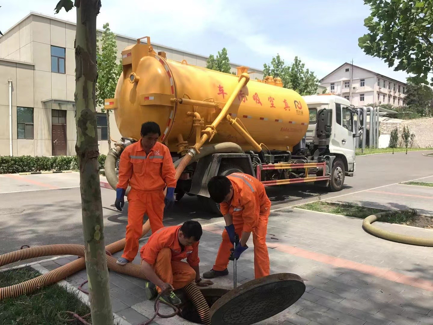 北京化粪池清理与5-8吨吸粪车施工效率分析